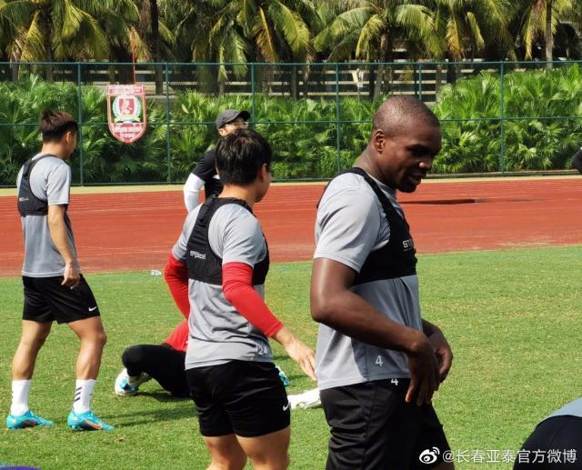 华体会APP-亚泰海口热身2胜3平3负 打造新阵容儒尼奥尔合练